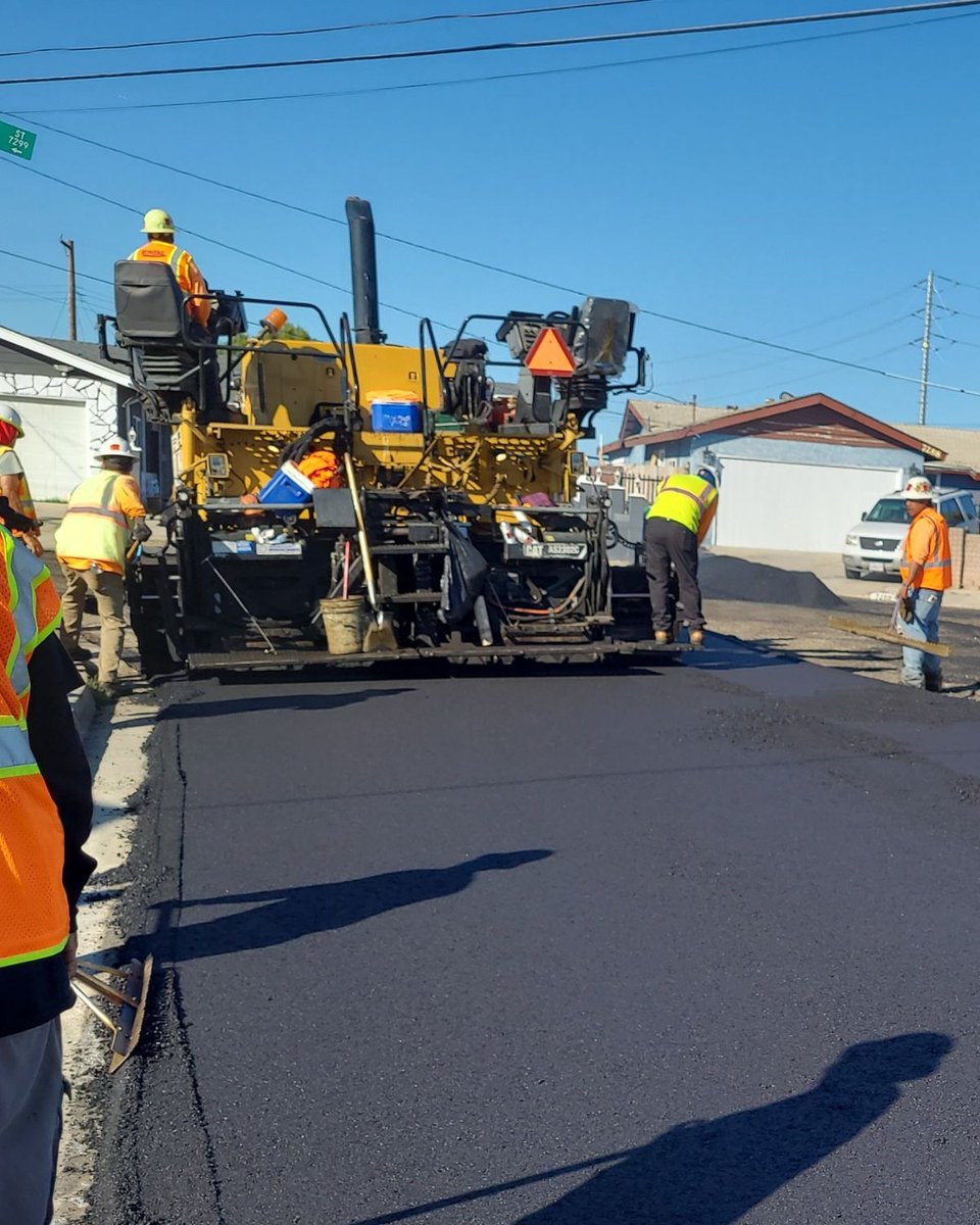 CityofSanDiego's tweet image. In the spirit of Thanksgiving, we want to say thanks to all our staff who have a hand in our citywide asphalt overlay work. It is a massive effort to improve our road network, and our team is dedicated to bringing smoother streets to every community! 

#SanDiegoAtWork