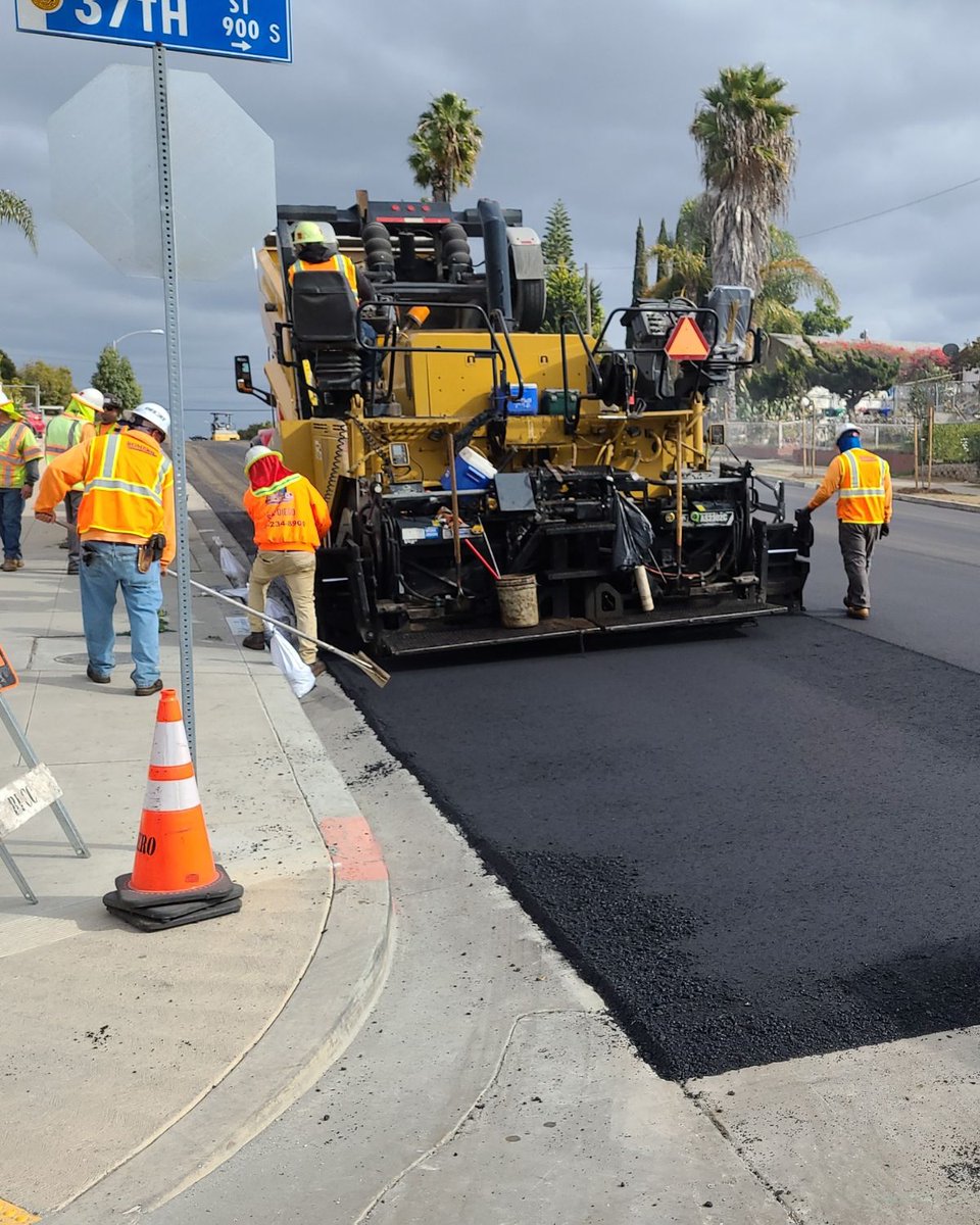 CityofSanDiego's tweet image. In the spirit of Thanksgiving, we want to say thanks to all our staff who have a hand in our citywide asphalt overlay work. It is a massive effort to improve our road network, and our team is dedicated to bringing smoother streets to every community! 

#SanDiegoAtWork
