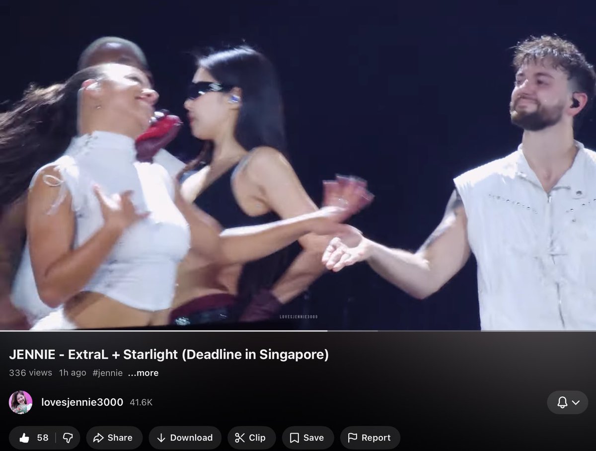 Uitedi's tweet image. This gonna be the best fancam ever the vocals are crazy she looks soooo fine the body is tea Chanel eating from head to toe everything is just perfect there’s just something about her with long straight middle part hair