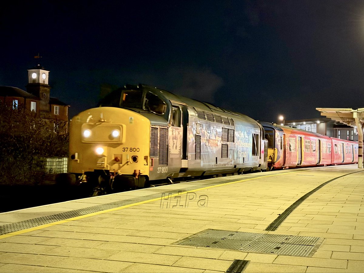 HiPa125's tweet image. EuroPhoenix #Class37 37800 ‘Cassiopeia’, with #Class455 #EMU in-tow, working Rail Operations Group 5Q57 0951 Alexandra Dock Up And Down Goods &amp;gt; Derby Litchurch Lane along P7 Derby
