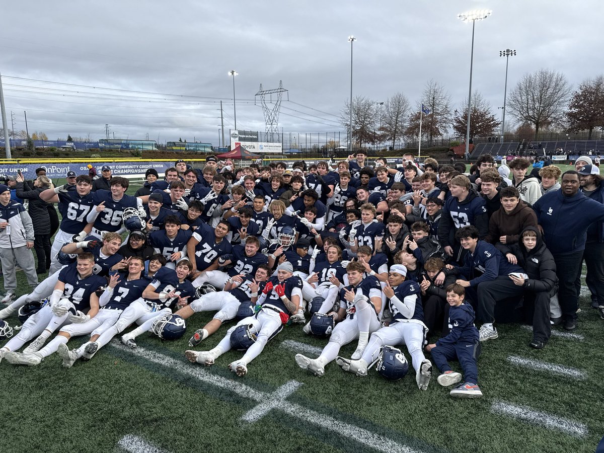 LO Lakers Football tweet media