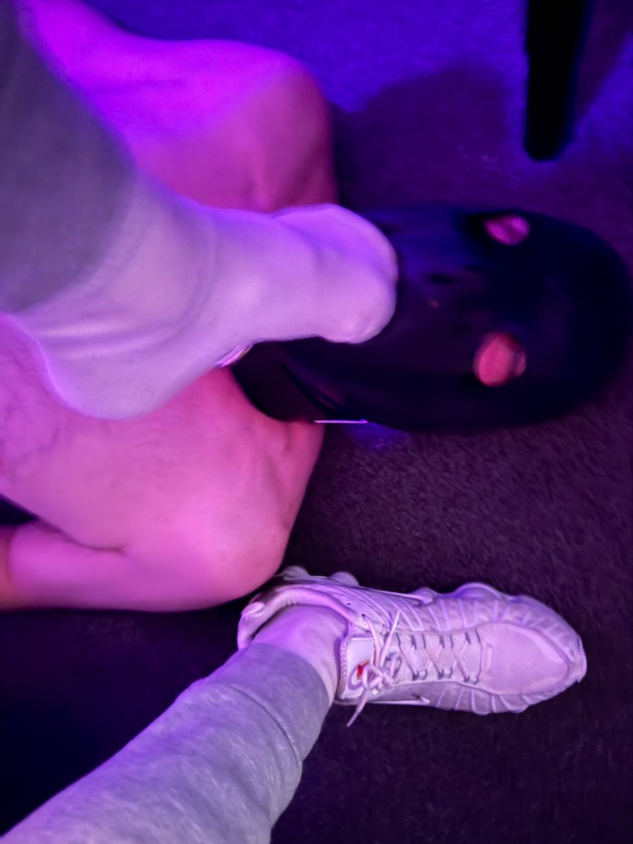 DarkGambitTN's tweet photo. Another loser at my feet!  Empty that wallet fag 🐽 

#findom #Master #cashfag #cashmaster #tribute #paypig #alpha #feet #socks #cashdrain #finsub #slave #cashsub #socks #niketn #nikeshoxtl #shoxtl #rubber #scally https://t.co/yuZhTEfs6m