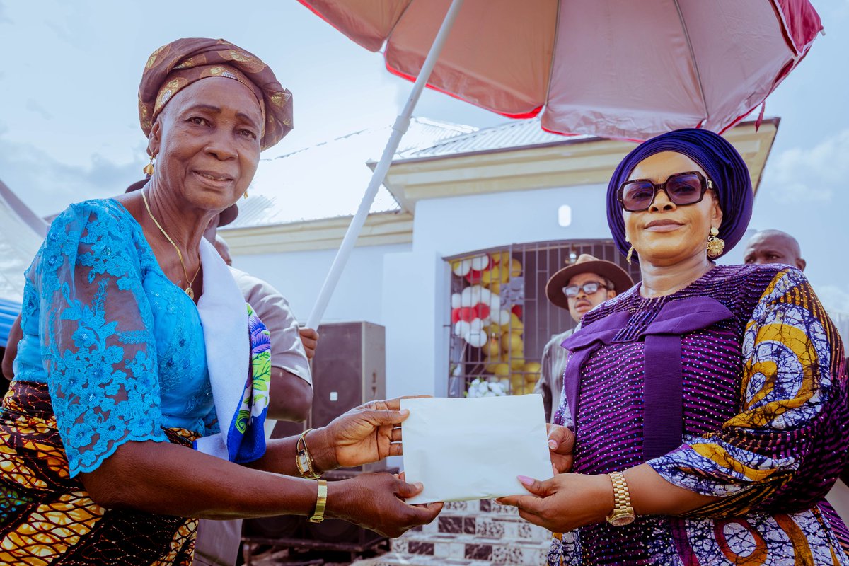 TOborevwori's tweet photo. Today, I extended support to our hardworking women at the grassroot through my pet project, the You Matter Charity Foundation. 310 indigent women in Ughelli North LGA, received recapitalisation funds to boost their small businesses and strengthen the stability of their families. https://t.co/3T0jgfi3Nu