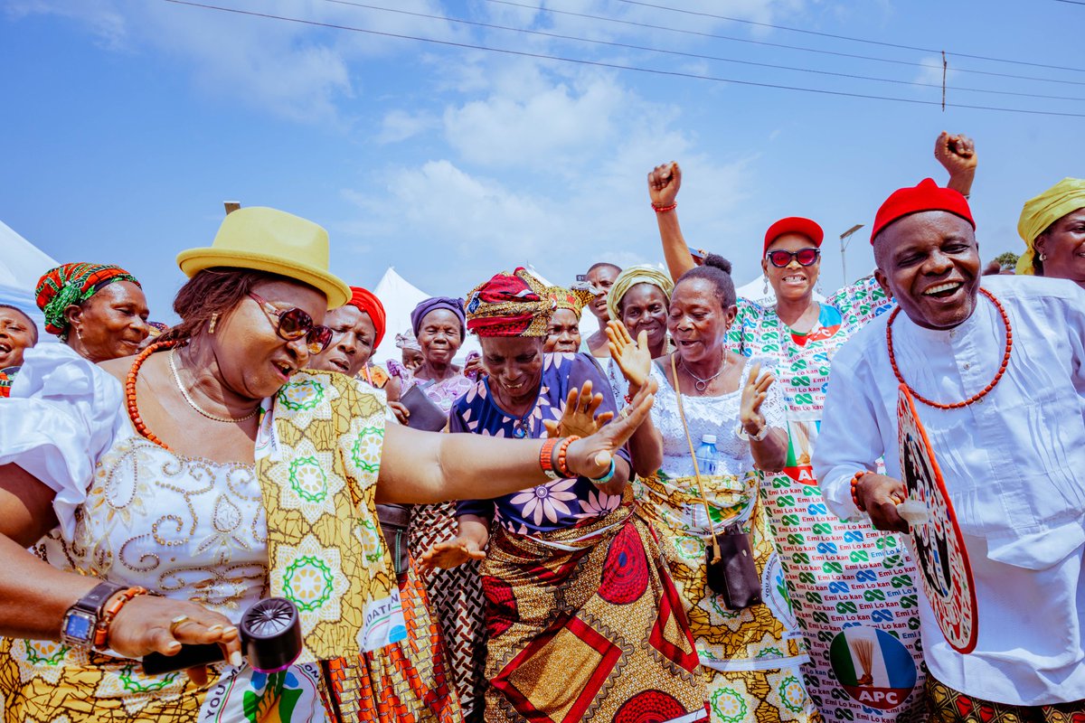 TOborevwori's tweet photo. Today, I extended support to our hardworking women at the grassroot through my pet project, the You Matter Charity Foundation. 310 indigent women in Ughelli North LGA, received recapitalisation funds to boost their small businesses and strengthen the stability of their families. https://t.co/3T0jgfi3Nu