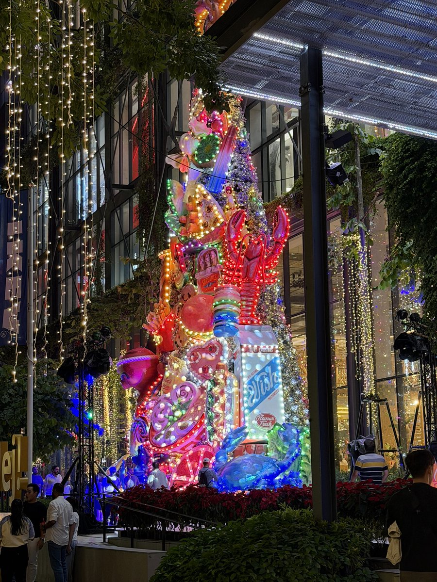 kei321Takeru's tweet image. UOBLIVEの入ってる
EMSPHEREも 凄い😍

タクシーの中から めちゃ
美味しそうなマンゴー🥭
売ってたよ~~~

 #佐藤健
 #佐藤健アジアツアー𝙸𝙽バンコク