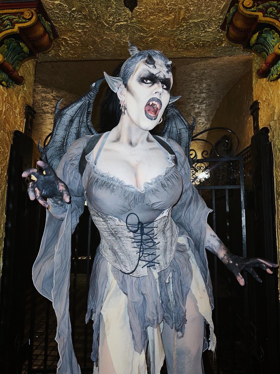 My gargoyle Halloween costume didn’t get enough love I’ll say it