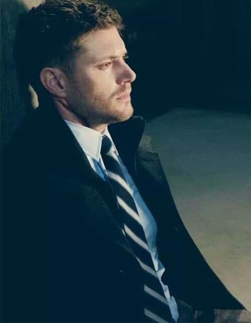 صرخات صامته
في  طريق  مُظلم
لا يسكن به أحد 
غير أوجاعي
عابره للحروف 
ويصمت القلم
كلما ضاق بها المكان
في عتمة الليل 
أنزف بألم
و بِزفير آهاتي أختنق

      #نزف_قلبي