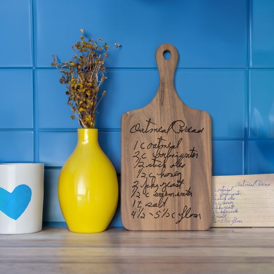 RecipePreserve's tweet photo. 🚨 Sponsored Link: https://t.co/awL6me78PU 🚨 Got a cherished family recipe? 🥧 Transform it into a stunning piece of kitchen art with this customizable walnut cutting board! Perfect for holidays and more! ✨🥕✨ @etsy #EtsyHoliday 🎁 https://t.co/NJ7UVaHA06