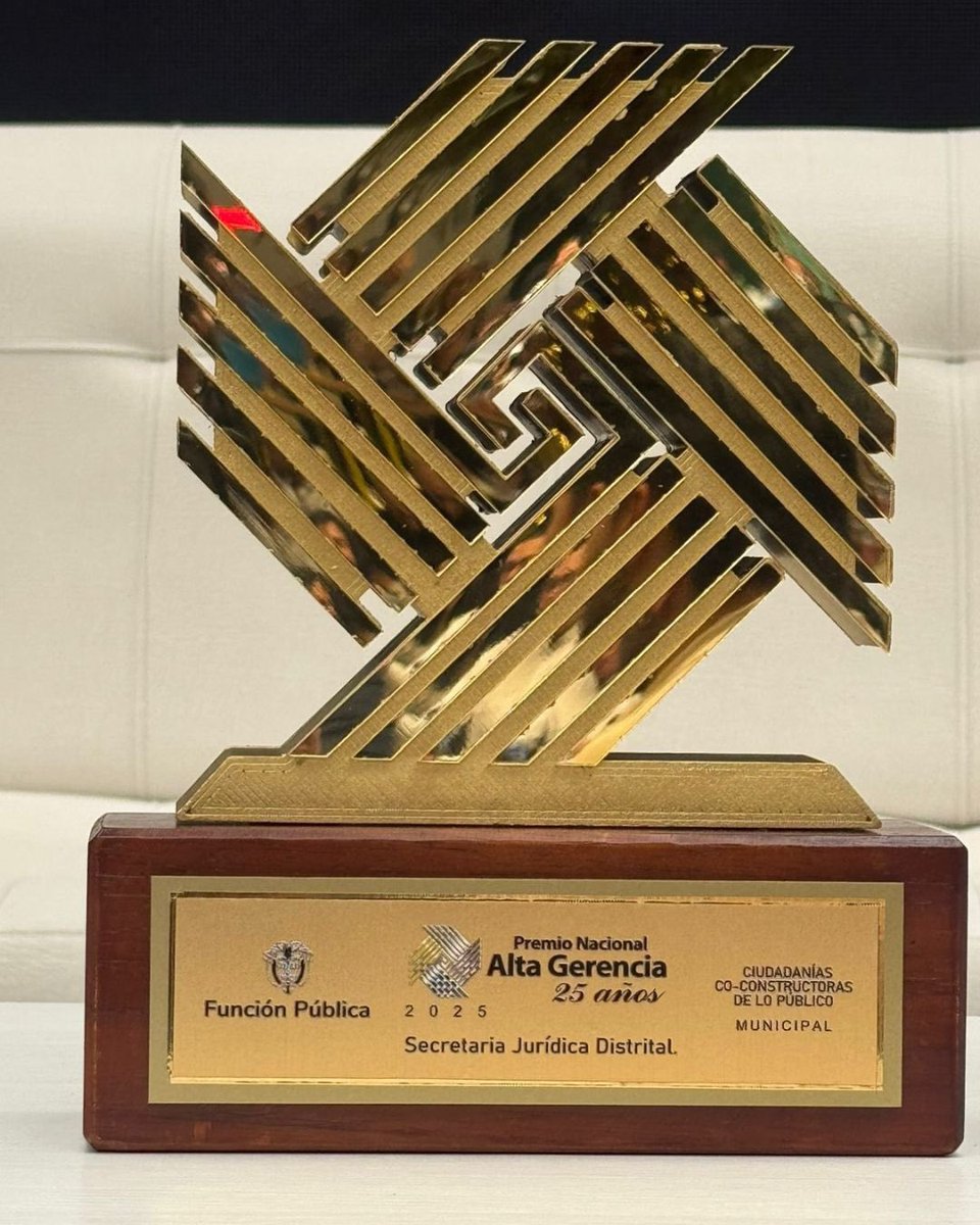 La estrategia “De Tu Voz a la Norma: participa hoy, impacta el mañana”, liderada por la Secretaría Jurídica Distrital, recibió el Premio Nacional de Alta Gerencia 2025.