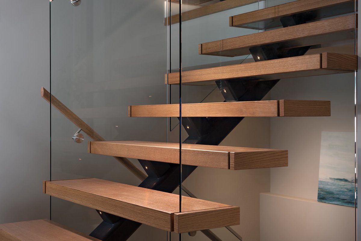 Not your average staircase. 👣
This steel stringer + glass combo is the definition of modern craftsmanship. Sleek, open, and built to impress.

#CustomStairs #ModernDesign #ArchitectureGoals #ShakespeareHomes