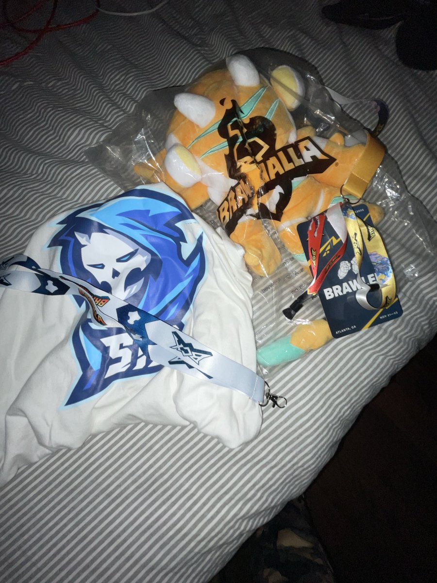 8eanstalk's tweet photo. My first ever #bcx went amazing, glad I got to meet everyone and much love to all the guys over at @Esports_SiB 🤍 https://t.co/1C6ZTMWiVu