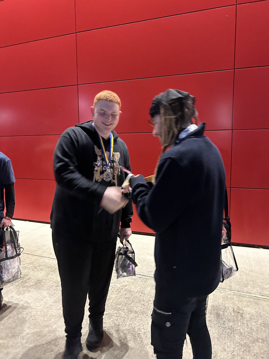 8eanstalk's tweet photo. My first ever #bcx went amazing, glad I got to meet everyone and much love to all the guys over at @Esports_SiB 🤍 https://t.co/1C6ZTMWiVu