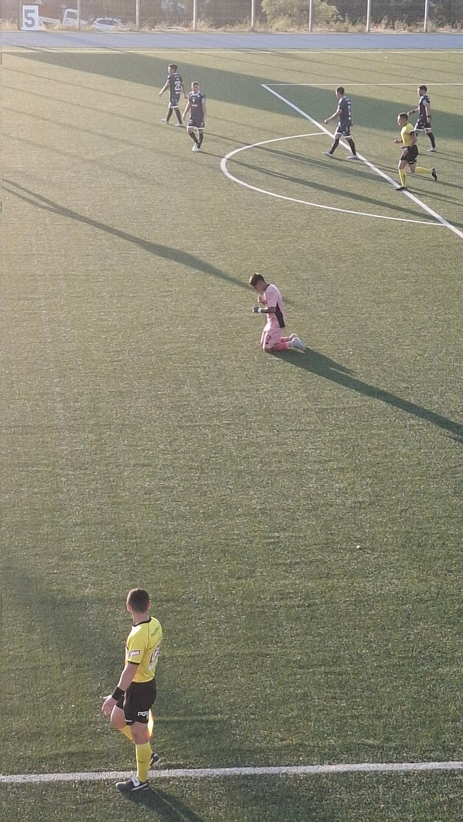 89 gol del City en una clara posición de adelanto que árbitro y guardalíneas no vieron.