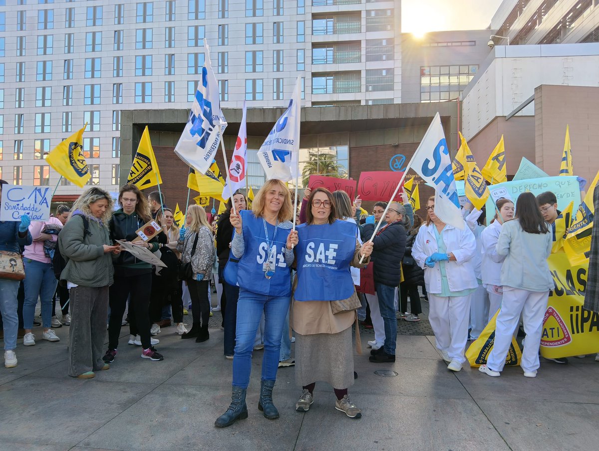 Hoy apoyamos a l@s técnic@s de enfermería en sus reivindicaciones.
Que se aplique la ley, se actualicen sus funciones (iguales desde el 73) y pasen a la categoría C1 que les pertenece como técnicos medios que son. Pierden 3600€ al año.
<a href="/Podemos_CANT/">Podemos Cantabria</a> 
elfaradio.com/2025/11/27/nos…