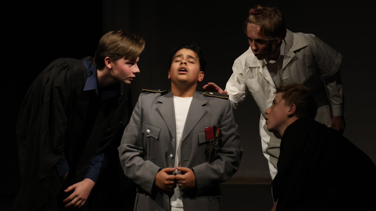 This week's #ShiplakeDrama GCSE devised pieces were a masterclass in original storytelling. We’re so proud of the confidence and collaboration shown by the students.
Highlights from the performances are now available via: buff.ly/7uiLBQq #ShiplakeGCSE #ShiplakeCreative