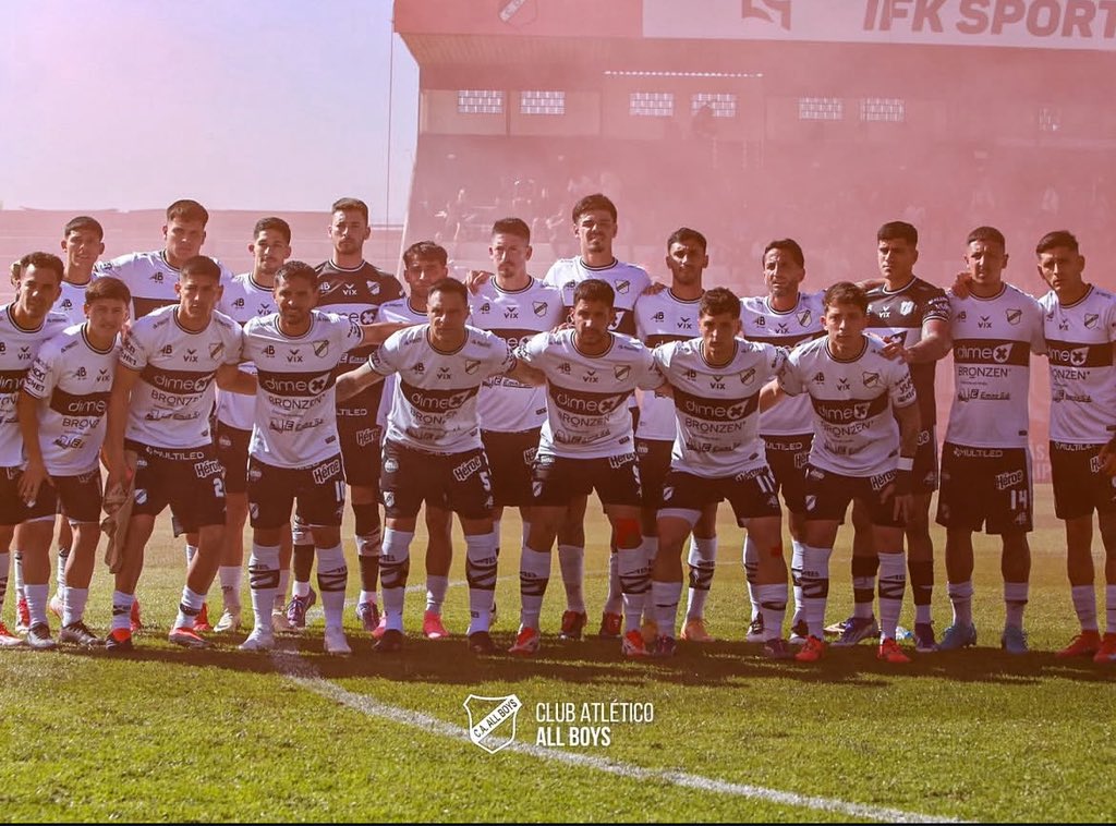 leades23's tweet photo. Gracias @caallboys por este tiempo que compartimos juntos. Me llevo el cariño de cada uno y les deseo de corazón lo mejor para lo que viene. 🤍🖤🤍 

LD⚽️🦁 https://t.co/4hJqlPNDHx