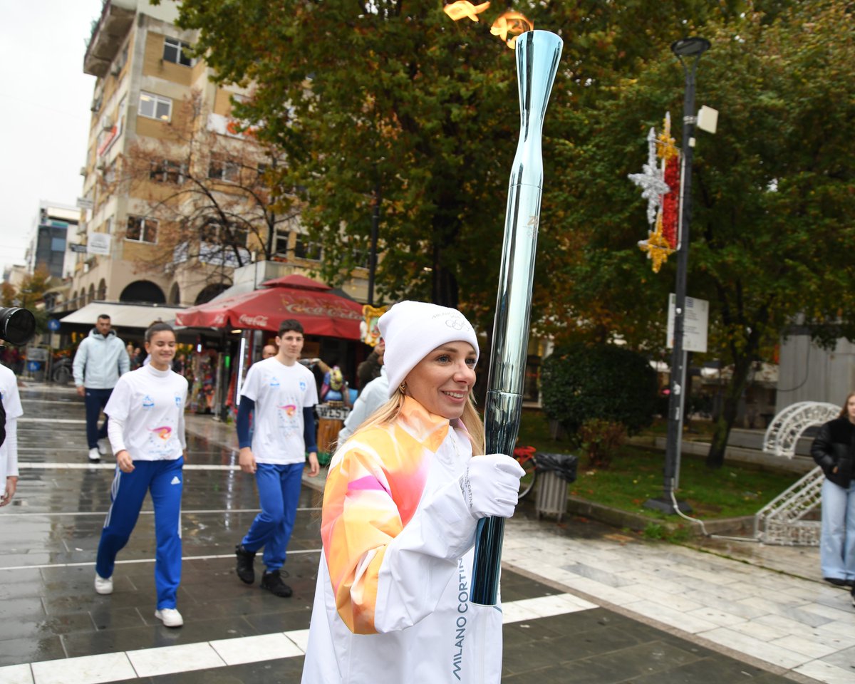 HellenicOlympic's tweet image. H Παγκόσμια Πρωταθλήτρια του βάδην Αντιγόνη Ντρισμπιώτη άναψε το βωμό στην Καρδίτσα, στην 3η μέρα της Ολυμπιακής Λαμπαδηδρομίας @milanocortina26 
#ΟlympicFlame #TorchRelay #HellenicOlympicCommittee #MilanoCortina2026