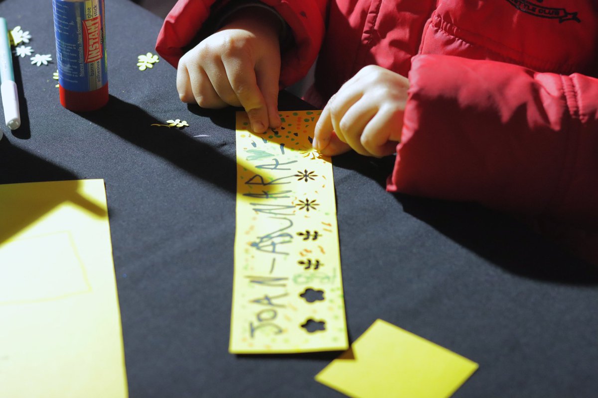 Els més menuts han donat ales a la seua creativitat al taller “Fes el teu punt de llibre!”, de la mà de Rebombori.✂

Una activitat divertida i participativa per crear, imaginar i endur-se a casa un record únic de
la Plaça del Llibre de Picassent.
💫
#PlaçaDelLlibre #Picassent