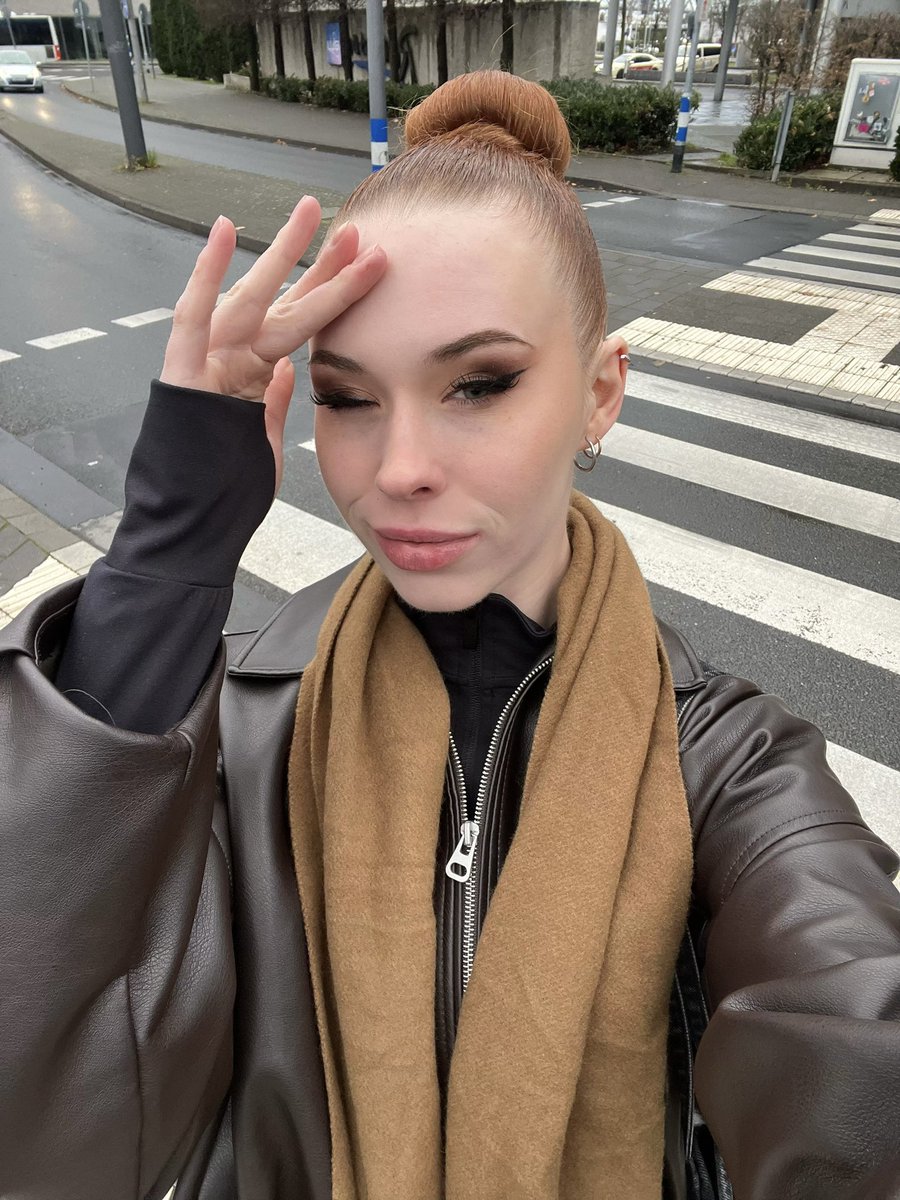 поліна еклiпс tweet media