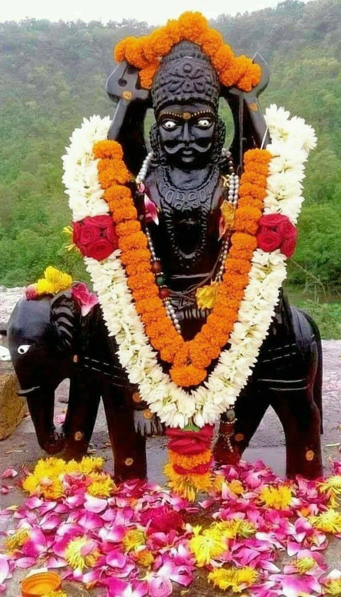 नीति, धर्म से जीवन सजाओ मोरे,
शनि देव कृपा से मंगल लाओ मोरे।।
जय श्री शनि देव महाराज सभी भक्तों पर अपनी कृपा बनाए रखें 🙏🙏🙏