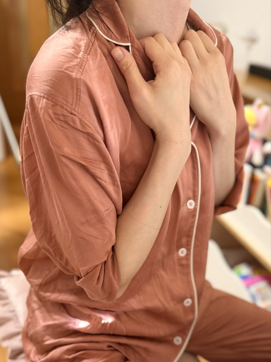 おはようございます☀️
今日は子供とお出かけdayです👦💕
出発前にこっそり “首のしわ伸ばし体操” 中…えへへ😳💗
みなさんもあったかくしてお過ごしくださいね☀️