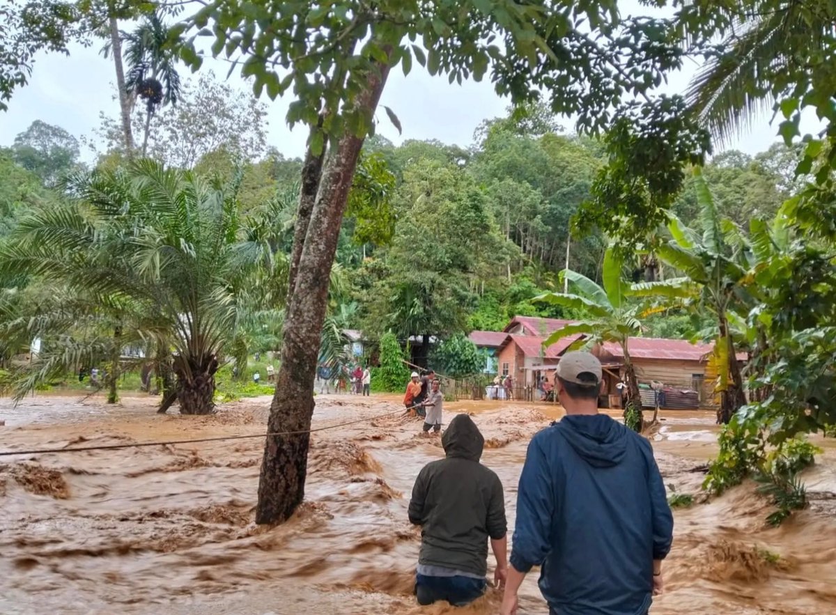 Cyclonic Storm Senyar has officially become the world’s most devastating storm of 2025 thus far, and it’s all due to torrential rain.

256+ casualties have been reported in Indonesia, with ~280 people still missing.

Another 239 lives have also been lost in southern Thailand,