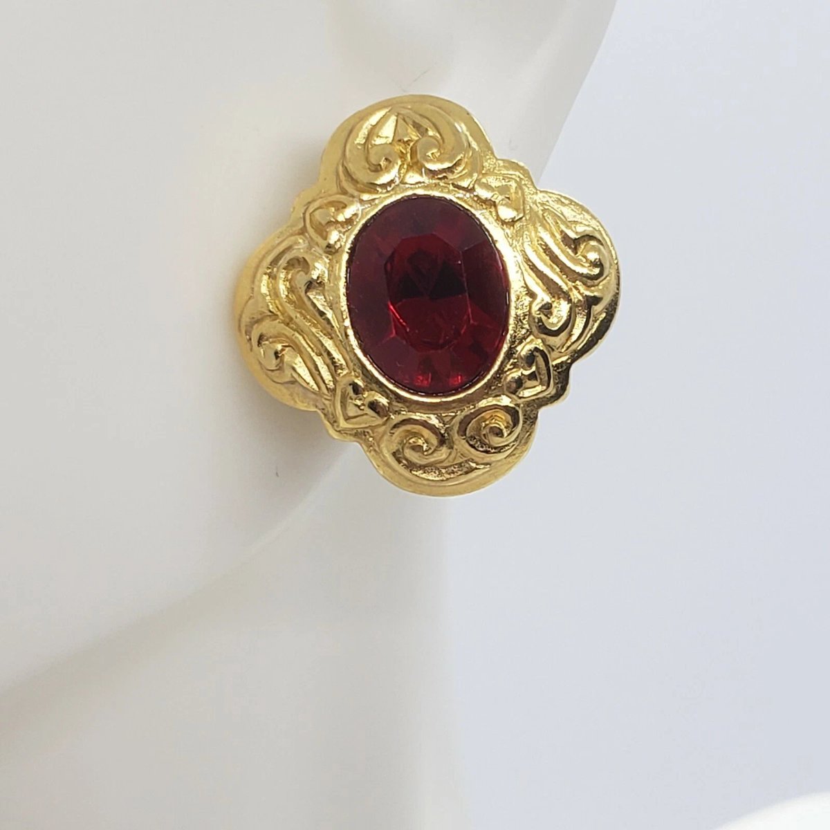 Vintage 80s Red and Gold Baroque Statement Earrings
dianesclothes.etsy.com/listing/441148…