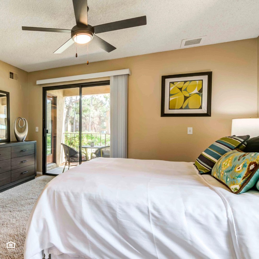 What are some of your essential apartment features for comfortable living? Enjoy the best amenities at Mirada at La Jolla Colony, including ceiling fans, large patios or balconies, and more. 😌

#MiradaAtLaJollaColony #SanDiegoCA #CushmanAndWakefield
