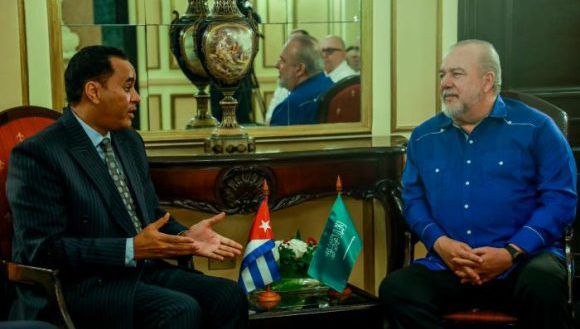 La presencia de una delegación empresarial del Consejo de Negocios Arabia Saudita- #Cuba en la 41 edición de FIHAV da continuidad a los acuerdos adoptados durante la reciente visita del miembro del Buró Político y primer ministro, Manuel Marrero Cruz, a la nación árabe.#Chambas