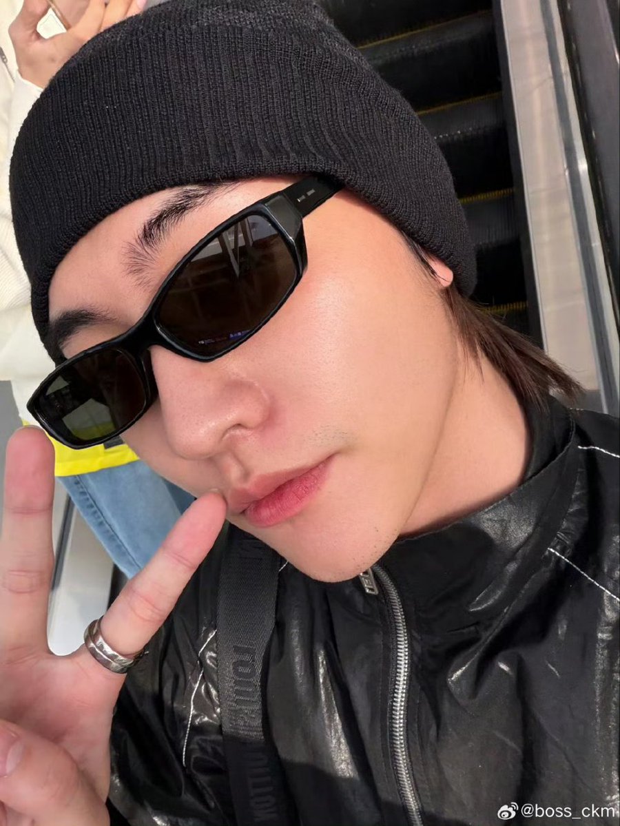 Boss_KoreaFC's tweet image. 🗓2025.11.29
𝗨𝗽𝗱𝗮𝘁𝗲 : Boss_CKM weibo

#Bosschaikamon #Shawtyboss #BoNoh #BOSSCKM