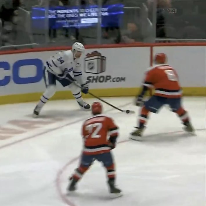 LeafsPapi_'s tweet image. When you try hitting Matthews