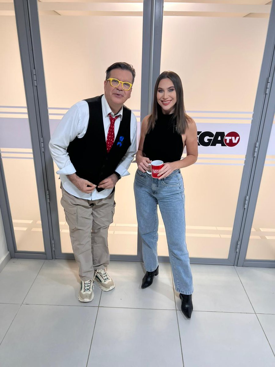 Megatv_py's tweet image. VIERNES💥| Cerramos la semana con un programón en #BuenasNochesParaguay

SUMATE a un imperdible programa de la mano de@mono_amuchastegui y @solerossner a partir de las 20:30 hs⏰

📺 Miranos por #MegaTV, La APP de la Megacadena o por megacadena.com.py/tv/