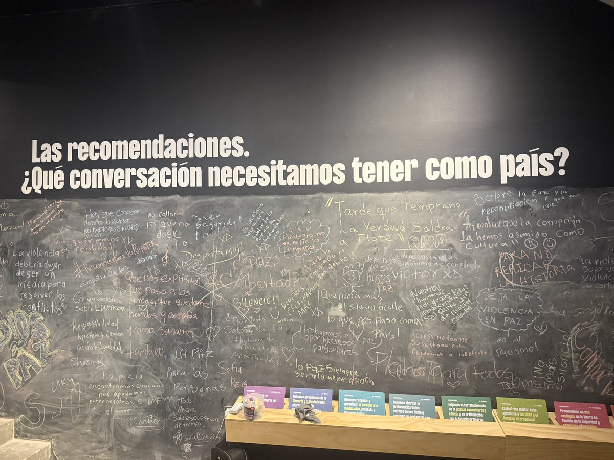 Muy feliz de acompañar en Cali la instalación de la exposición “Hay futuro si hay verdad”, de la @comisionverdadc  Historias, relatos, testimonios y sentires para la reparación y garantías de no repetición.  Estará en la biblioteca departamental del Valle, hasta 20 de febrero.