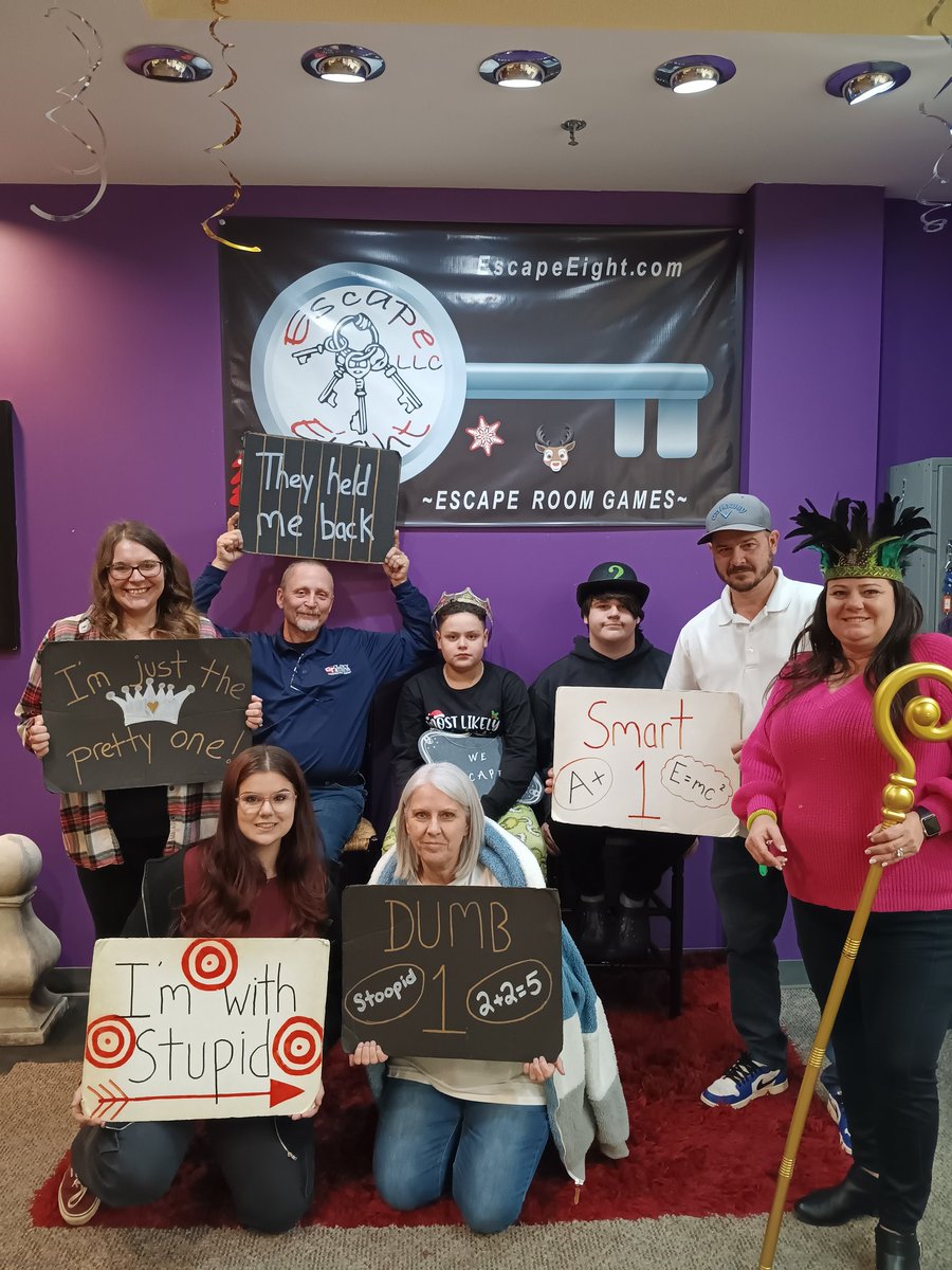 EscapeEight's tweet image. We Used The Emergency Button escaped The Riddle Room!