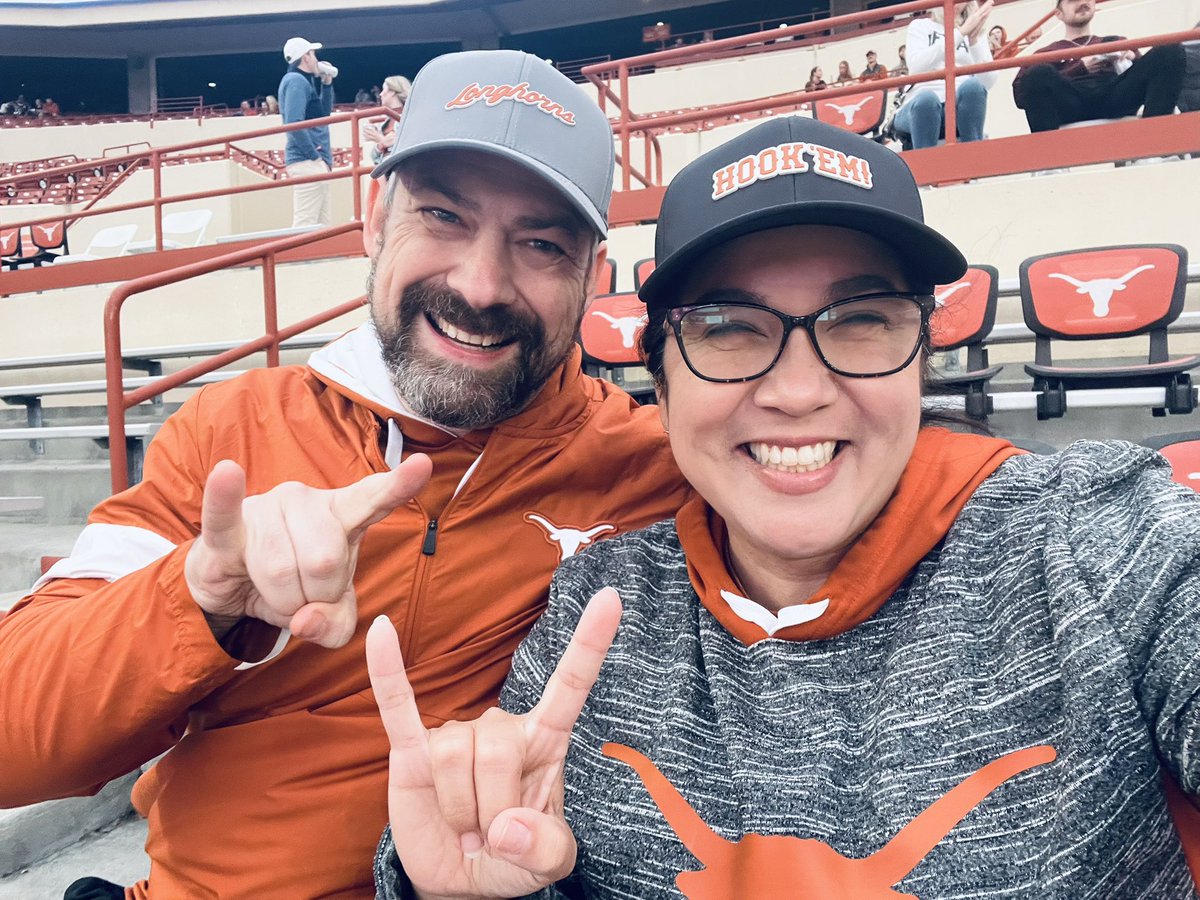 #HookEm Horns 🤘🏼🧡🏈 Texas Fight!