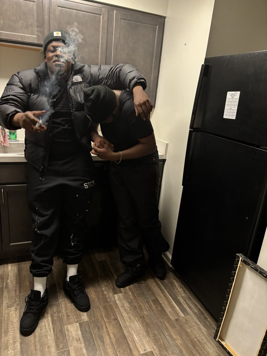 _fblock30's tweet photo. They should’ve left us broke fucked up letting us get a run all of us sell dope with different plugs come and pick you one 💯🤞🏾 #freedamen https://t.co/igxhLV4HVn