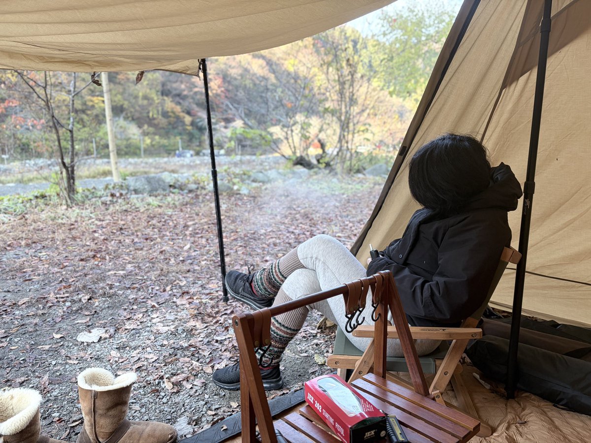 キャンプに来てる女子友の朝

#キャンプ
#新戸キャンプ場