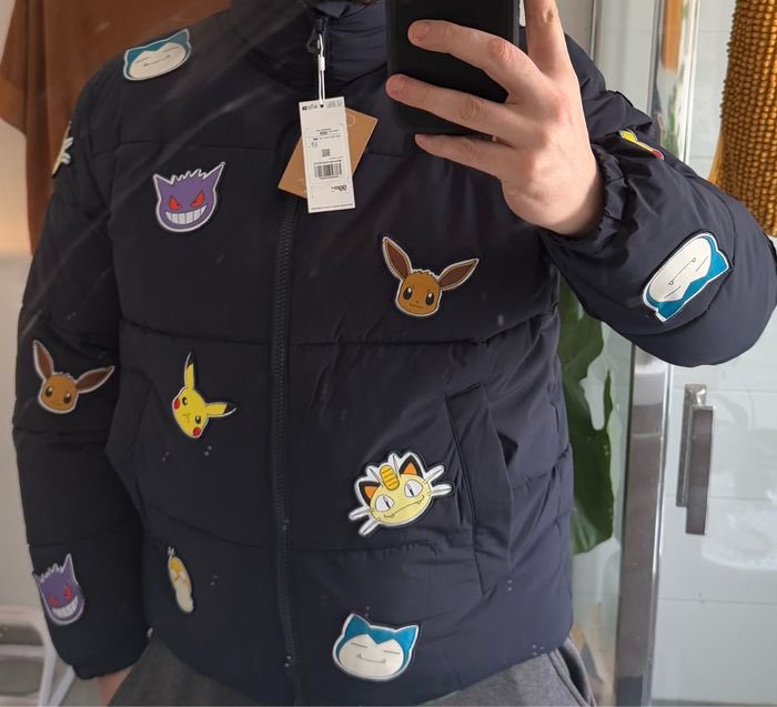 Les gens, sachez que cet après-midi j’ai croisé <a href="/G0ldxprequiem/">Basile 🇨🇵</a>, et devinez quoi ? Il portait sa doudoune Pokémon ! 

Même si ce n’est pas toi, c’est toi !