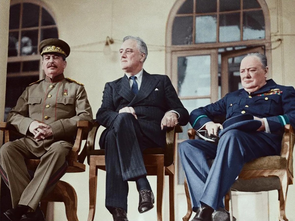 k4lib4n's tweet image. Stalin y el pueblo soviético se dieron a la titánica tarea de destruir la maquinaria de guerra nazi y de Hitler. Stalin se sentó con Roosevelt y Churchill en alianza antifascista contra el &quot;Acuerdo contra la Internacional Comunista&quot; del eje. Stalin es un héroe de la humanidad.