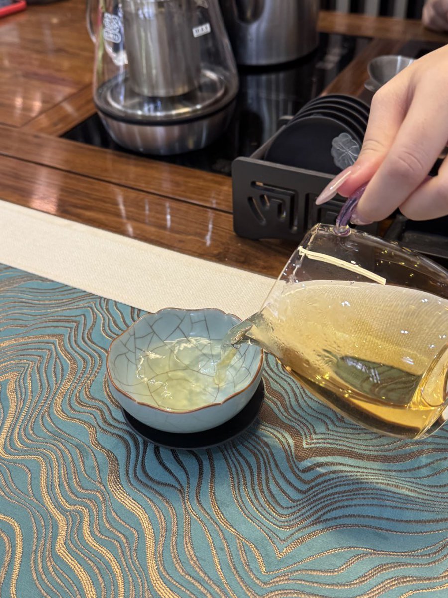 Uncommonswift's tweet photo. 🍵✨ Pouring Serenity, One Cup at a Time ✨🌊
In every gentle pour, there’s a moment of mindfulness that transforms the ordinary into the extraordinary. 💛✨ Today, I’m savoring the beauty of tea- a ritual that brings calmness and joy to my busy life. https://t.co/vf4ucwZGPL