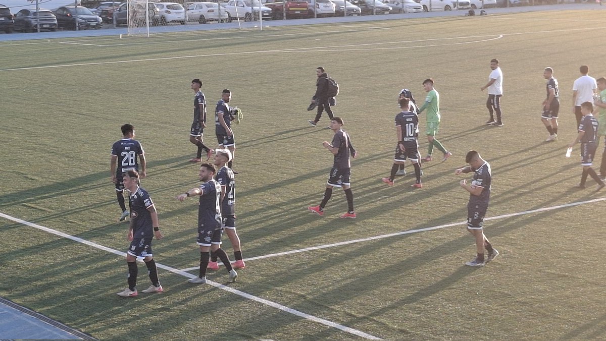 FINAL. Con una trabajada pero merecida victoria, DEPORTES MELIPILLA termina esta temporada 2025. Agradecemos una vez más y siempre a nuestros jugadores que, en cancha, lo dejaron todo y sumaron una gran cantidad de puntos. ¡Gracias por tanto! #VamosMelipilla