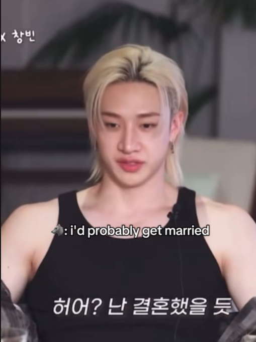 luvv__lee's tweet photo. hannah and chan's different answers of asking where they would be if they werent artist https://t.co/46sLS8DZLF