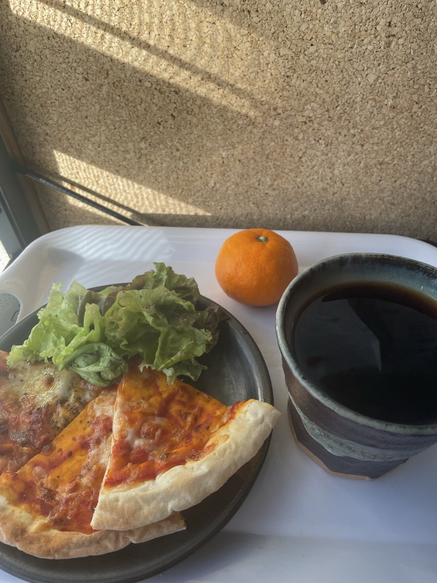 ahmad_coffee_S's tweet image. 今日のコーヒーはインドネシア🇮🇩「Kapal Api」
ピザを添えて
#アマドコーヒー　
#コーヒーのある暮らし 
#コーヒー好きな人と繋がりたい 
#コーヒー