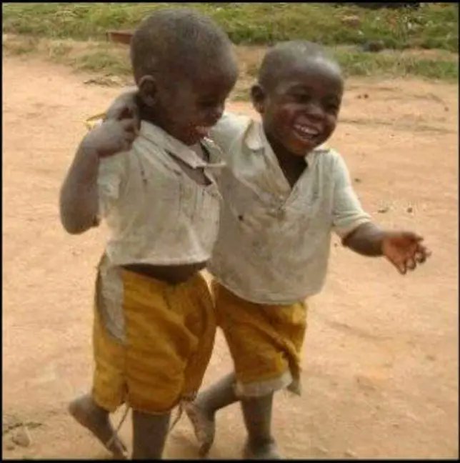 AchilleLungeni's tweet image. BOZANGI YA KOSALA, BO KOTELENGANA 
Comme disent les kinois pour tout résumer 

ALLEZ CHEZ-VOUS AU RWANDA 
La construction rwandaise vous réclame, HUTUS FDLR ET TUTSIS FPR-RCD-CNDP-M23-AFC 
Si c  Kagame qui vous chasse, il finira par vous t*er avec un génocide de tutsis en #RDC