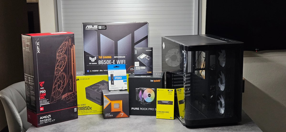 nexal_ytb's tweet image. Ladies and gentlemen, after 8 (eight !) stressful hours, the build is finished ! I&apos;m super happy about the looks, even though airflow might be a problem for longer game sessions... Needless to say, the times of &amp;lt;10 fps in Pyro are over !