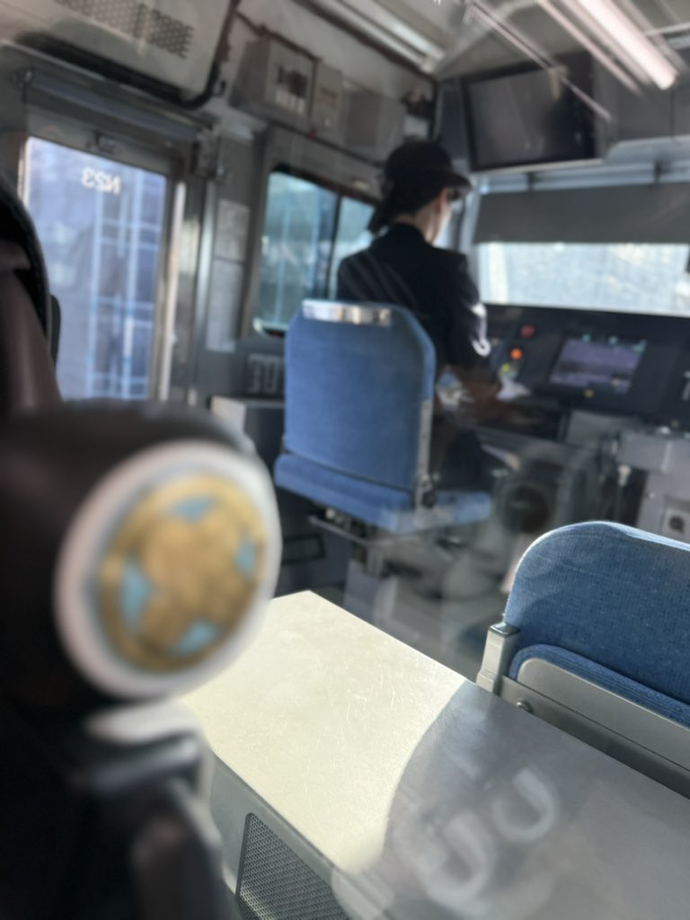 あねごとおでかけ。 でんしゃのうんてんしゅさんは、おねえさんだった