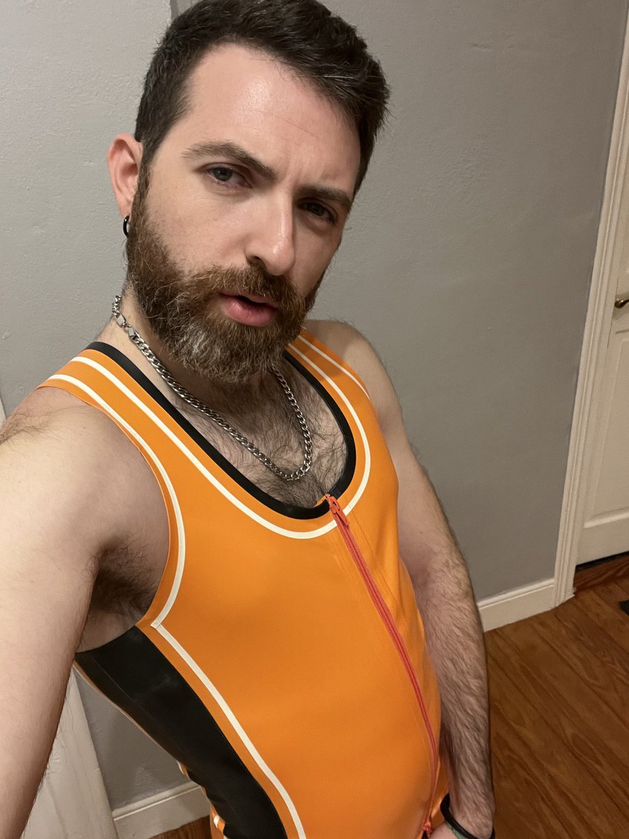 FtshRbbr's tweet photo. This rubber suit is everything @invinciblerubbr https://t.co/abacfx8MSL