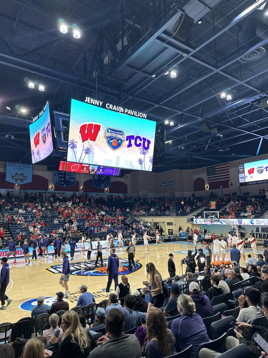 jakedicker's tweet image. Made the drive down to San Diego for the 2011 Rose Bowl rematch. 

Hoping for a different result today. Go Bucky.