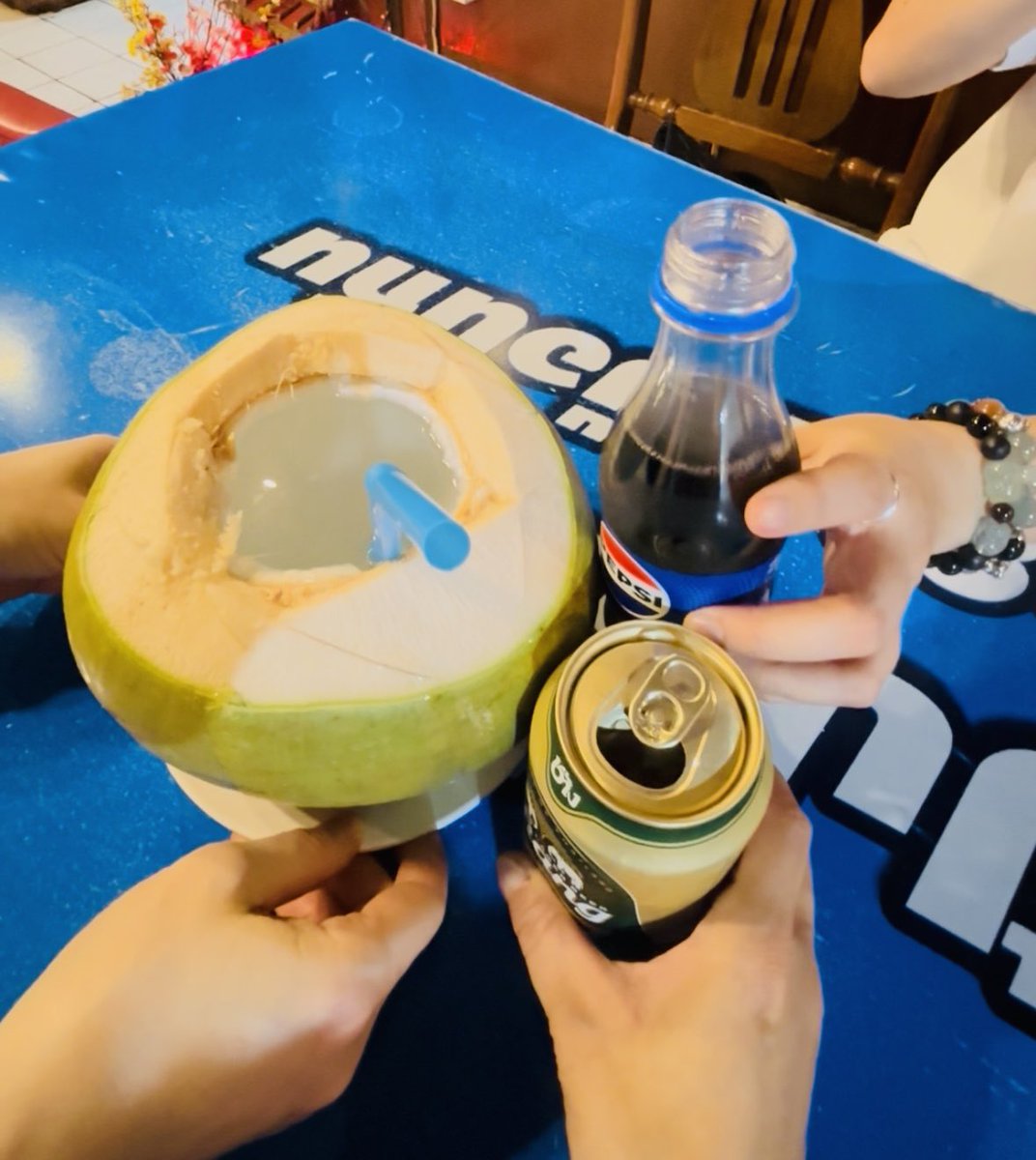 umeume0216's tweet image. 昨日は空港でのお迎えが終わった後に
一緒にファンミに参戦してる友達と3人で
地元民に人気のタイ料理屋さんで前夜祭
辛いもの好きにはたまらん🫠🫠
旅先での食事の相性って本当に大事！

たけるくんのこと
今までのことから今後の目標など
たくさん話して楽しかったー！

#タイ
#バンコク
#佐藤健…