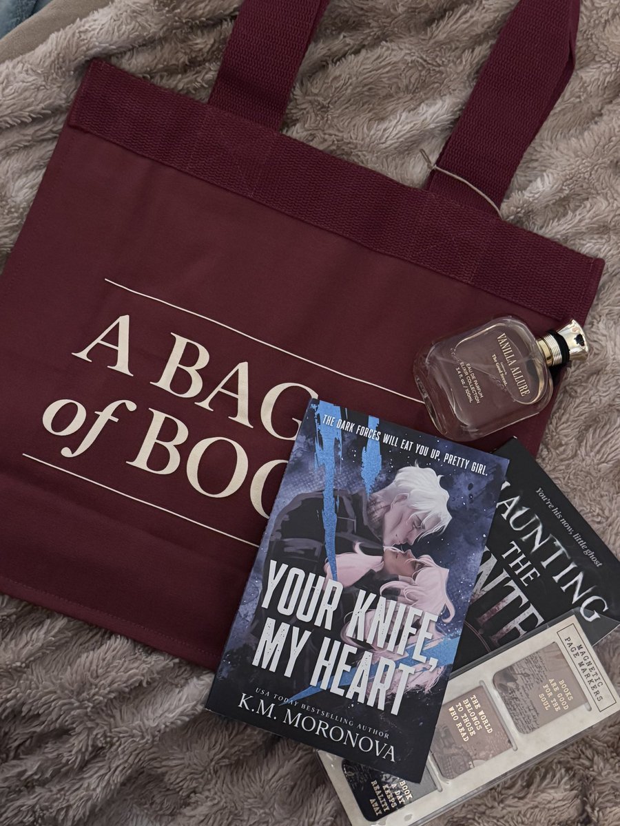 livvy | booktwt tweet media